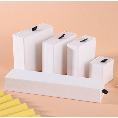 PUDEŁKO OZDOBNE NA zestaw BIŻUTERII, NASZYJNIK 10 x 10 x 3,5 cm PDOZ13B