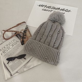 Czapka zimowa dzianinowa z pomponem i perełkami szara CZ36WZ2