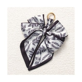 Brelok do kluczy elegancki wzór kwiatowy kokarda BRL372