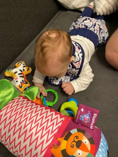 Pluszowy walec grzechotki nauka raczkowania 023-56R